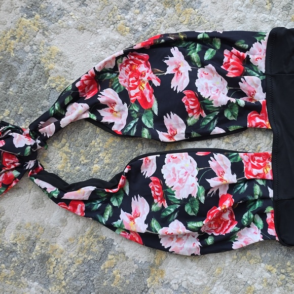 Cupshe One Piece Swim - Picture 2 of 9